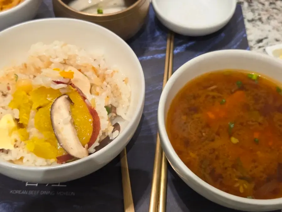깻잎페스토와 보리쌈장, 오징어젓갈 반찬