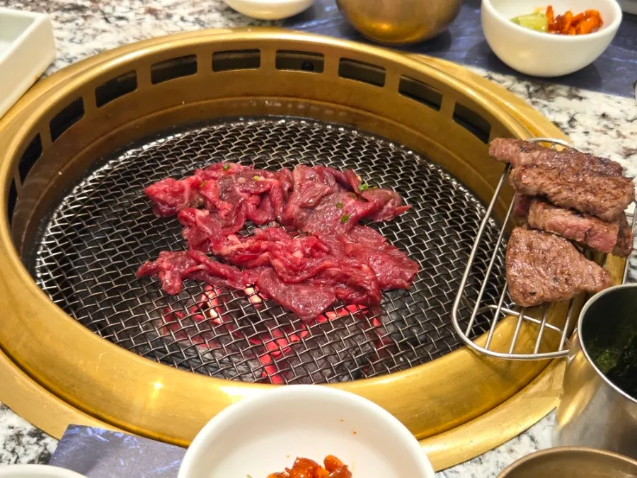 파래김과 함께 즐기는 등심 한 점