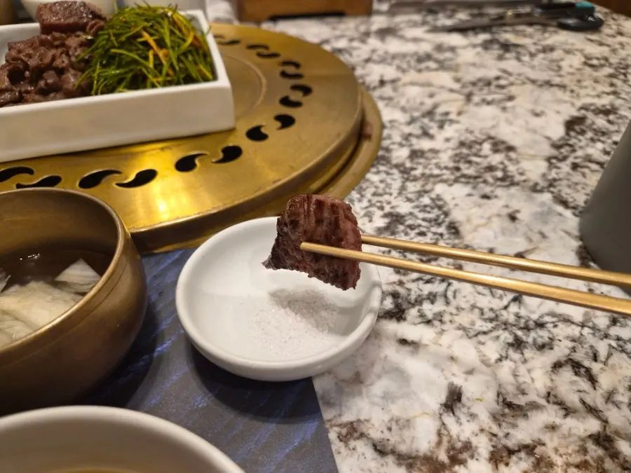 Abalone-butter rice wrapped in seaweed