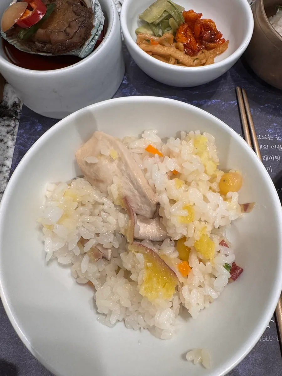 모연 마포본점 정갈한 반찬 접시