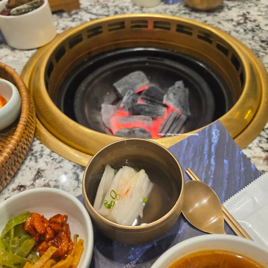 모연 마포본점 두툼한 메뉴판