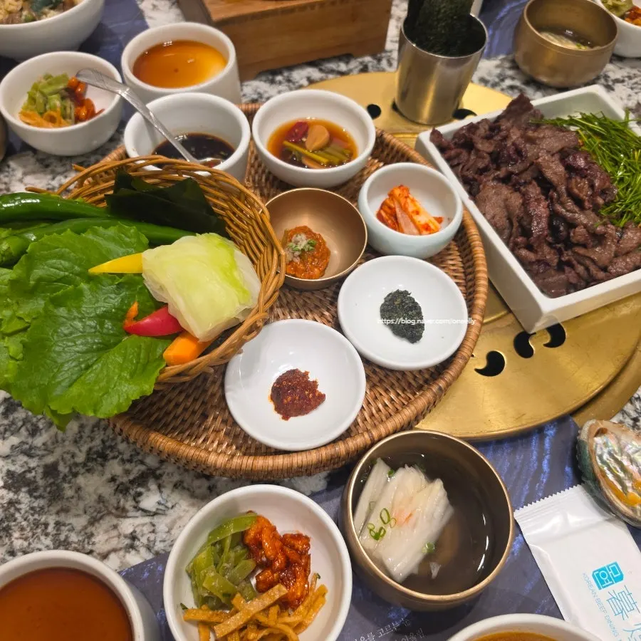 영양 가득한 솥밥 한 그릇