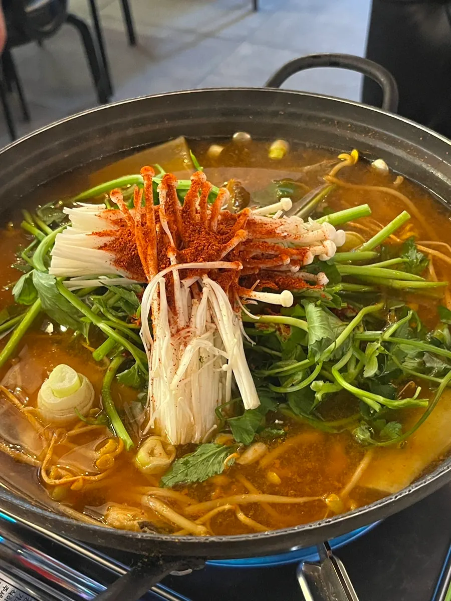 모듬회 크기별 가격이 적힌 메뉴판