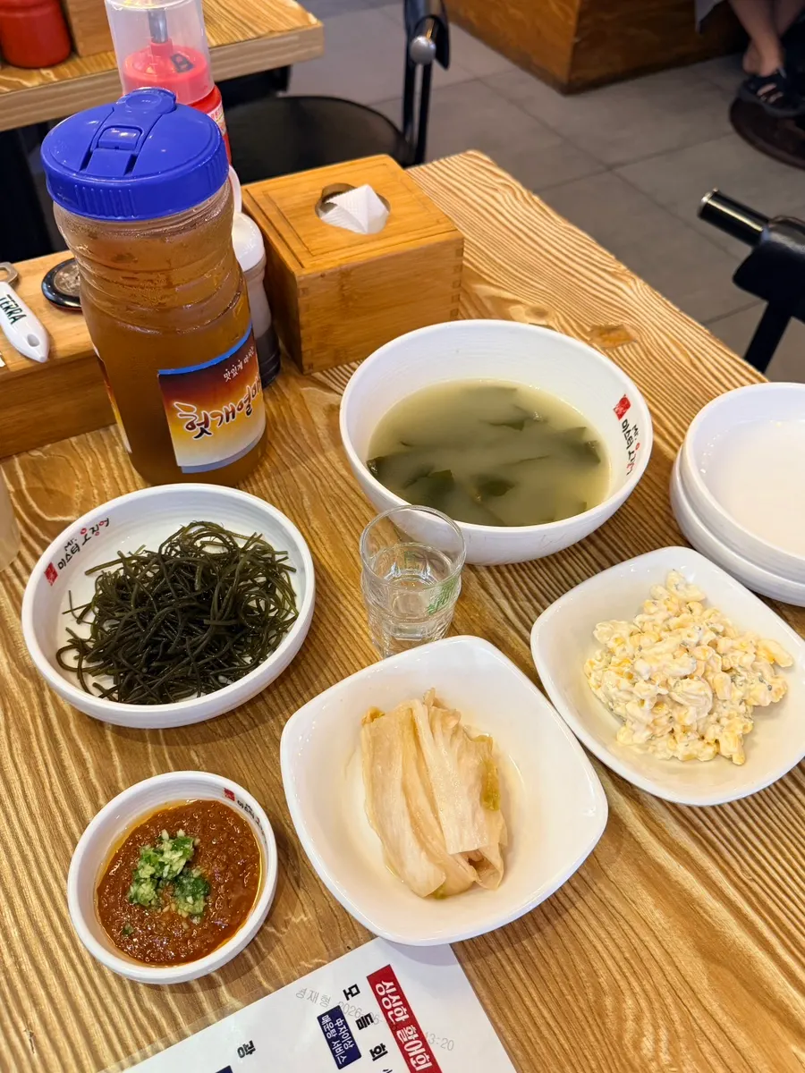 오징어 활어회 세트가 적힌 메뉴판