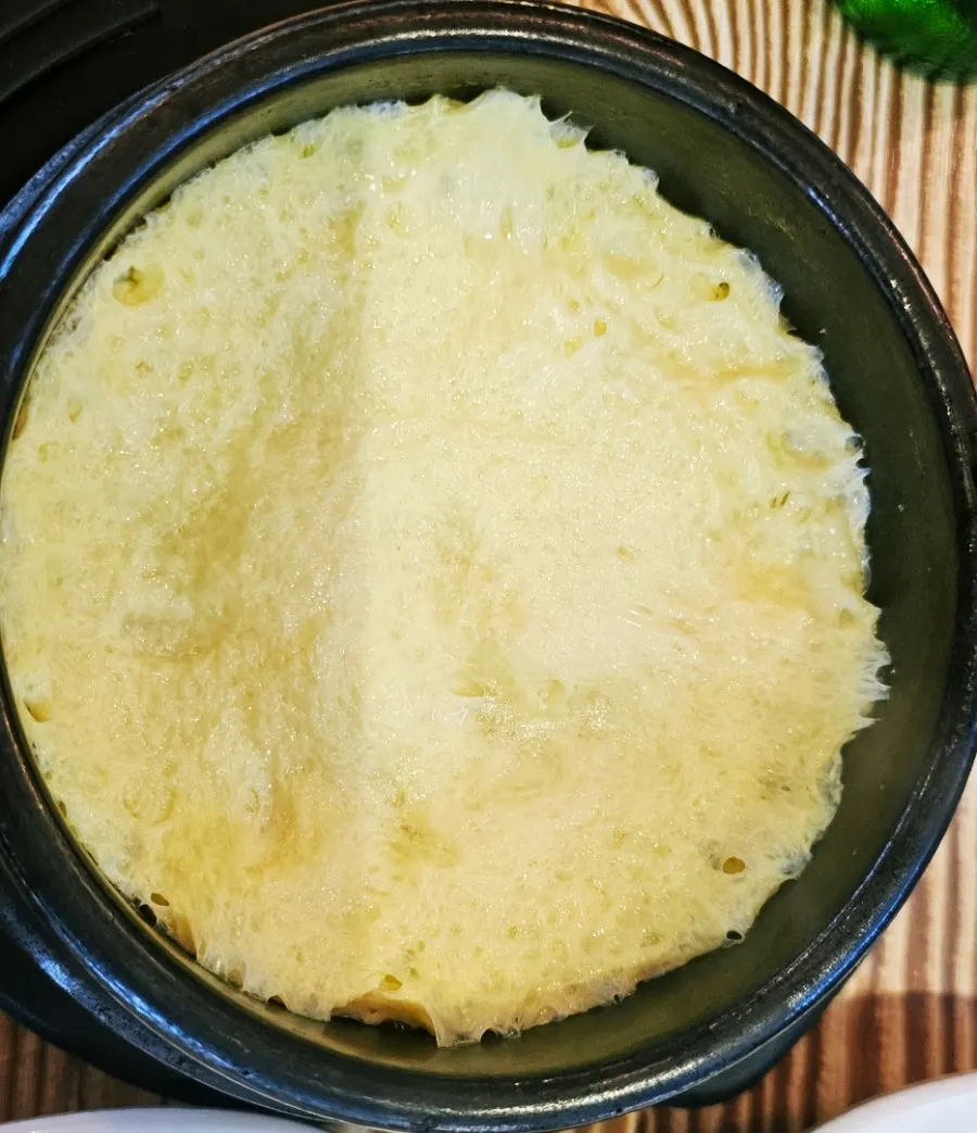서비스로 나온 미역국과 계란찜
