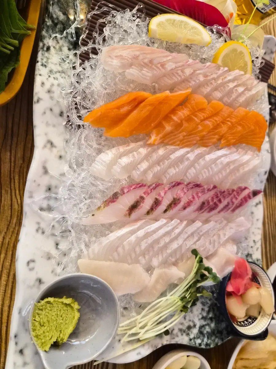Generously plated medium-size assorted sashimi