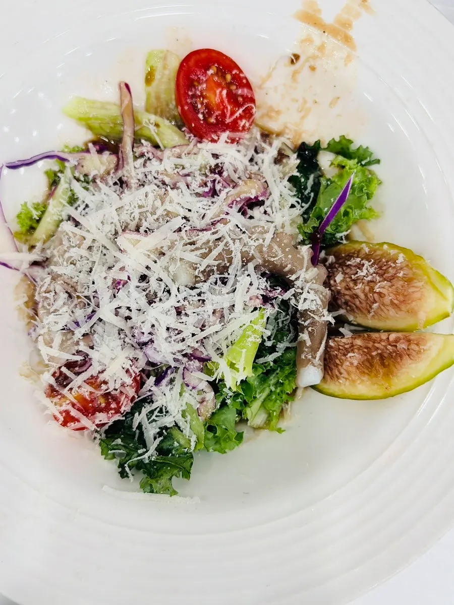 Salad made with Muan figs