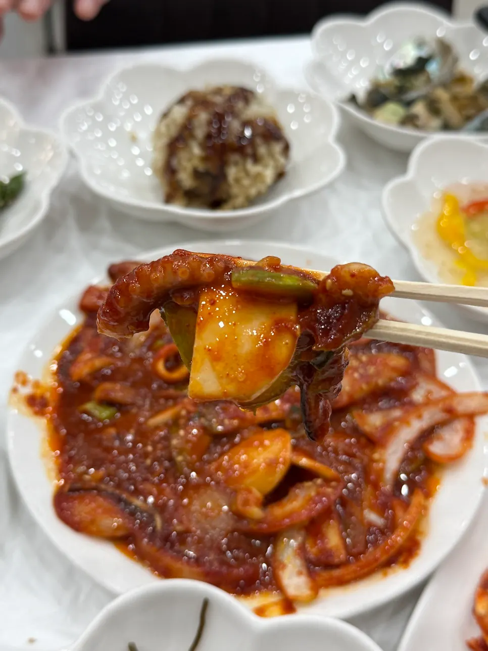정찬에 포함된 낙지 요리