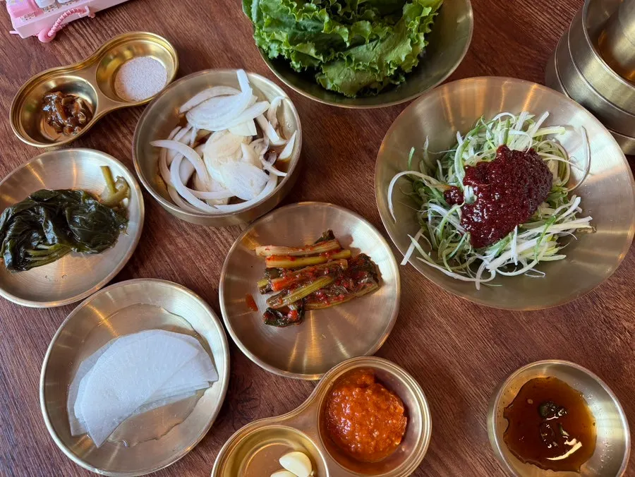 Complimentary sides served with fresh beef ribs