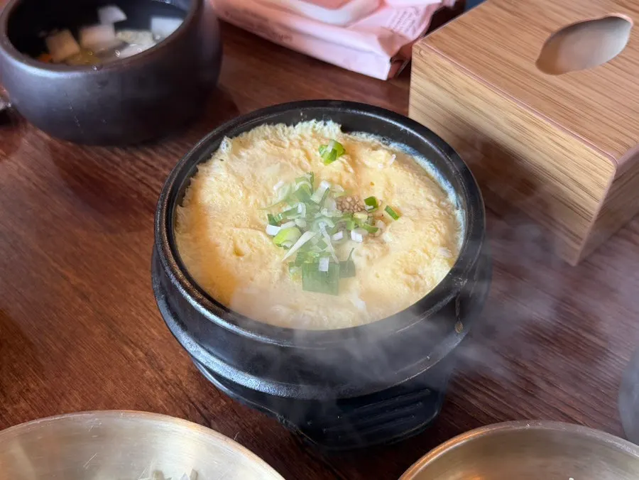 Lettuce, garlic and dipping sauce at the barbecue restaurant