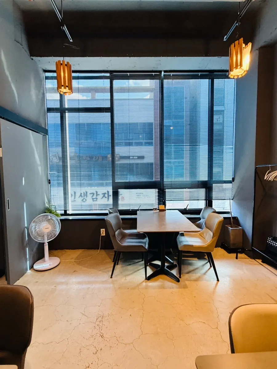 Busy interior space at GRAY LAZY