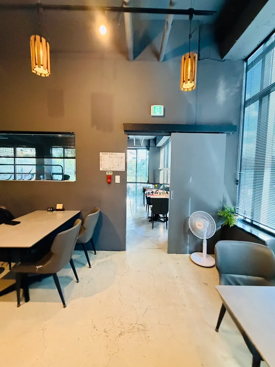 Café seating with power outlets