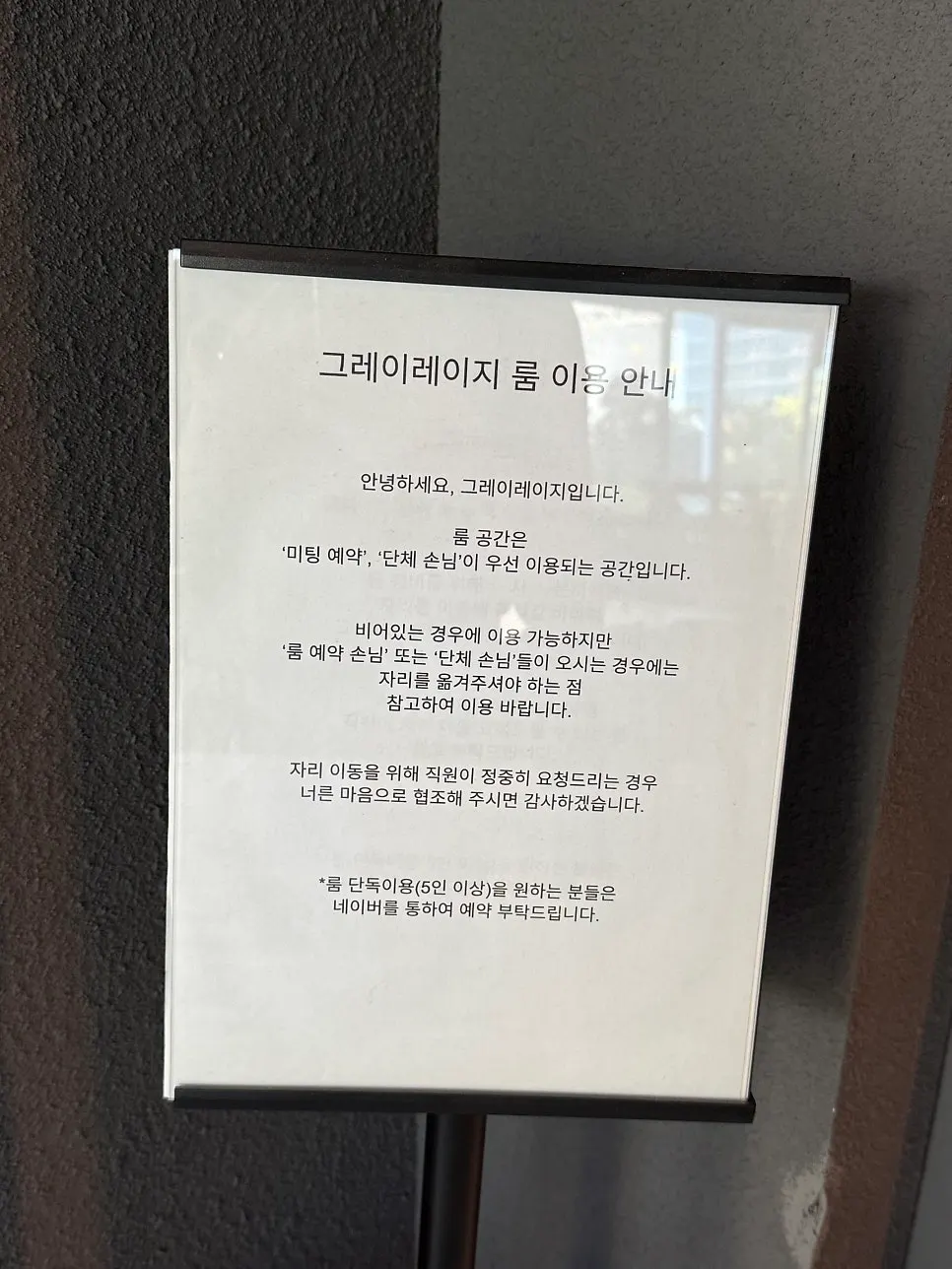 Pet-friendly café space