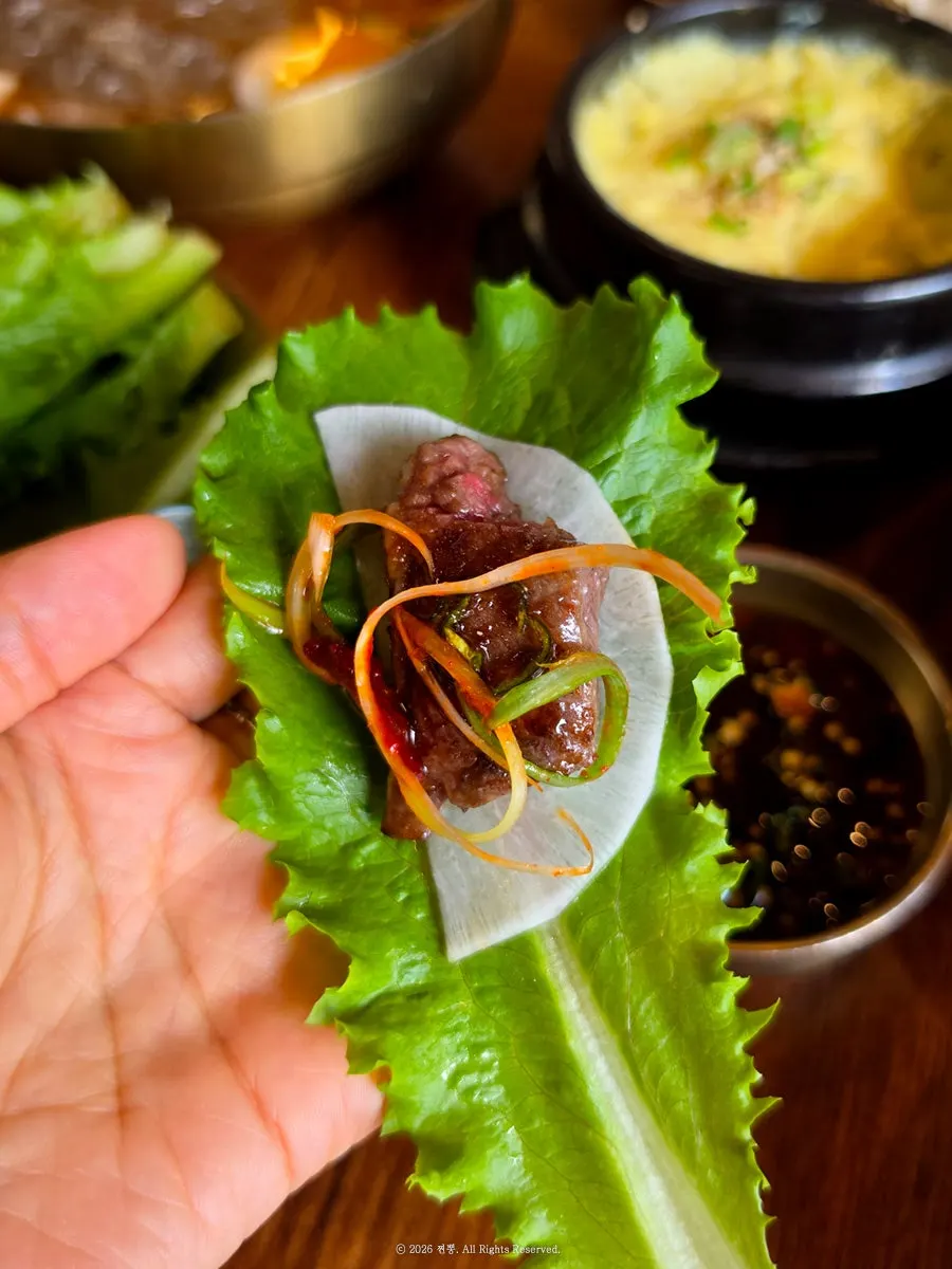 Beef ribs wrapped in lettuce