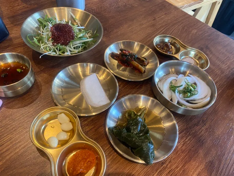 250g씩 반반 주문한 소갈비 접시