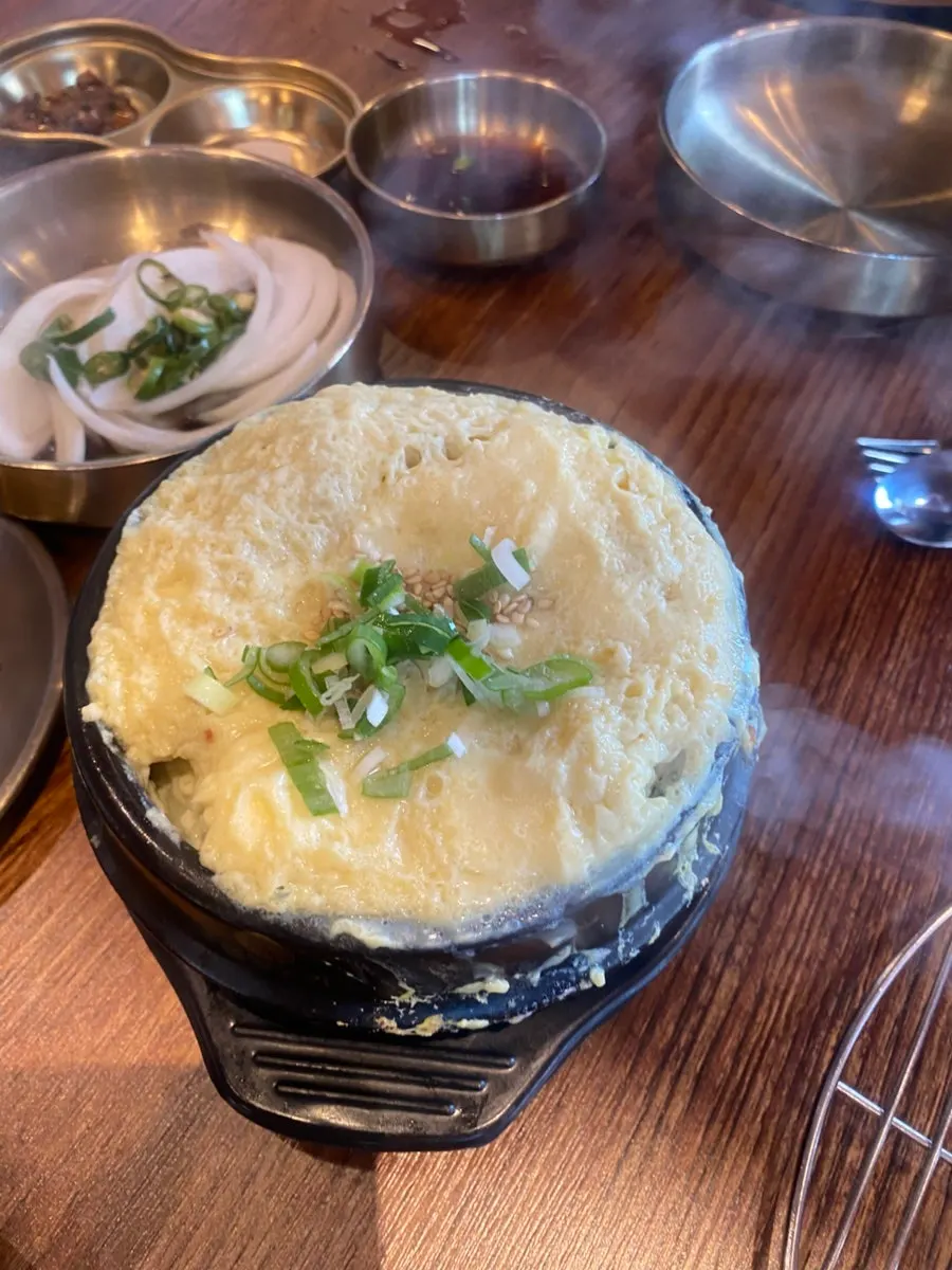 직원이 알맞게 구워준 숯불 소갈비