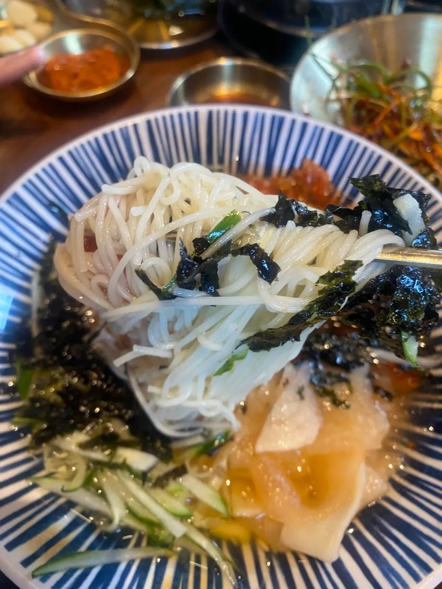 리뷰 이벤트로 받은 김치말이국수