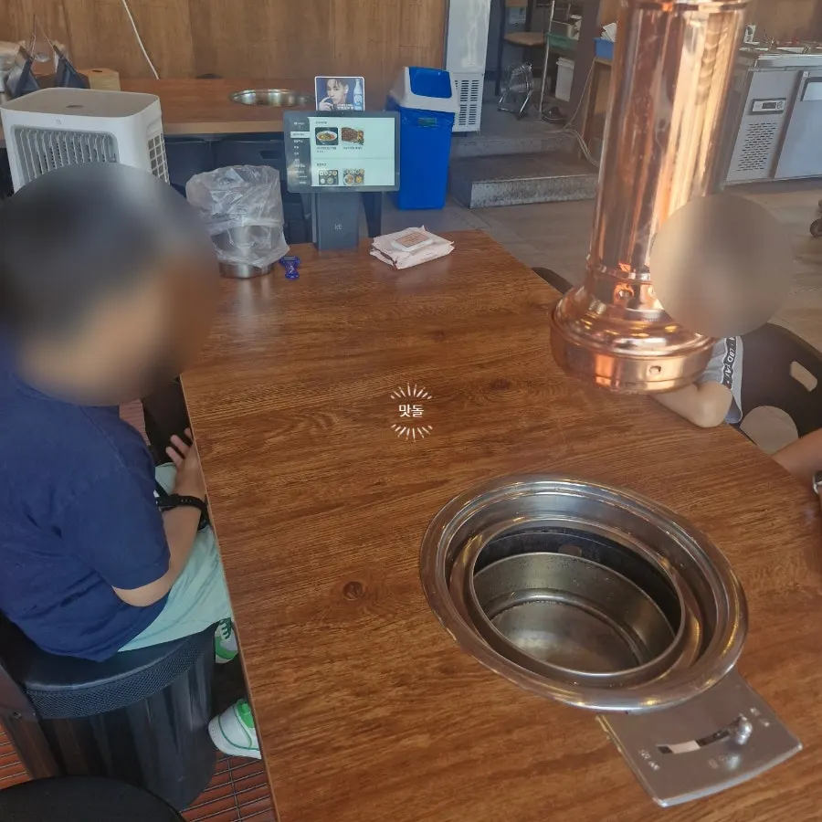 모임용으로 마련된 우복금생갈비 룸 좌석
