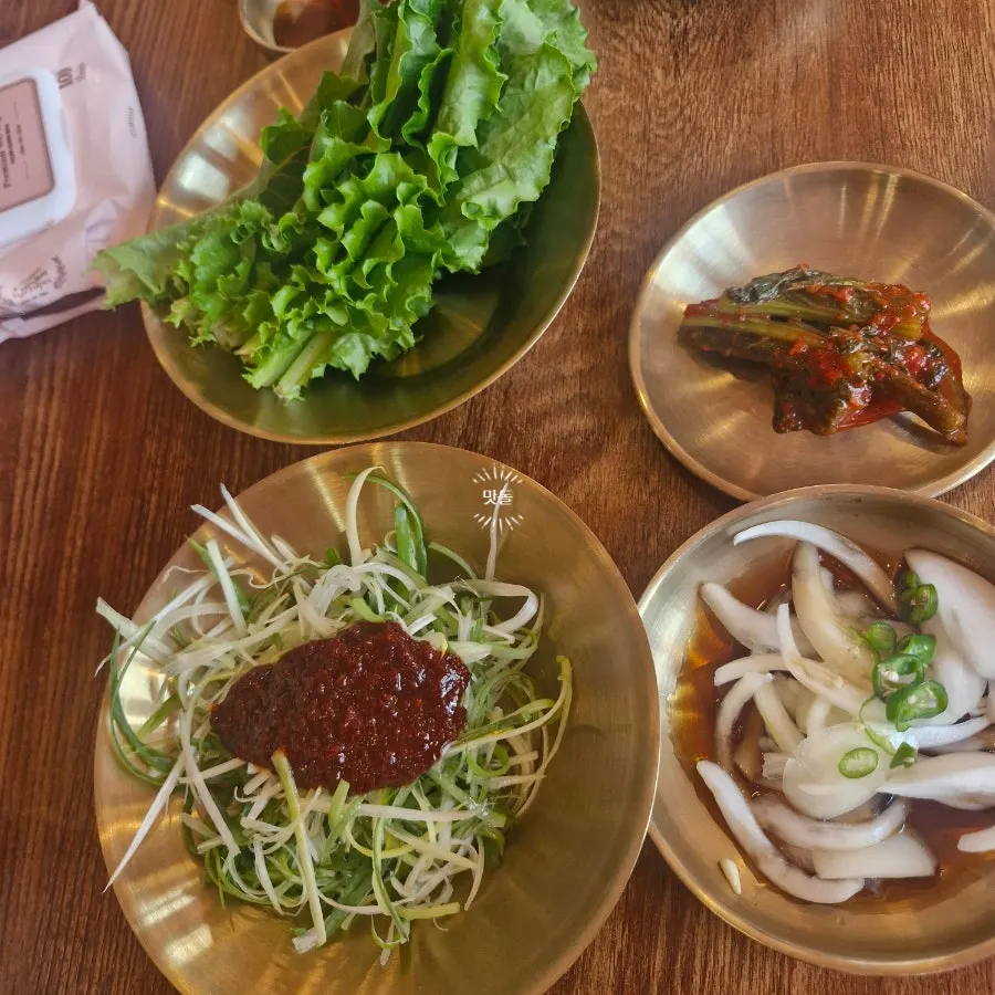 김치와 명이장아찌, 양파간장절임, 쌈무
