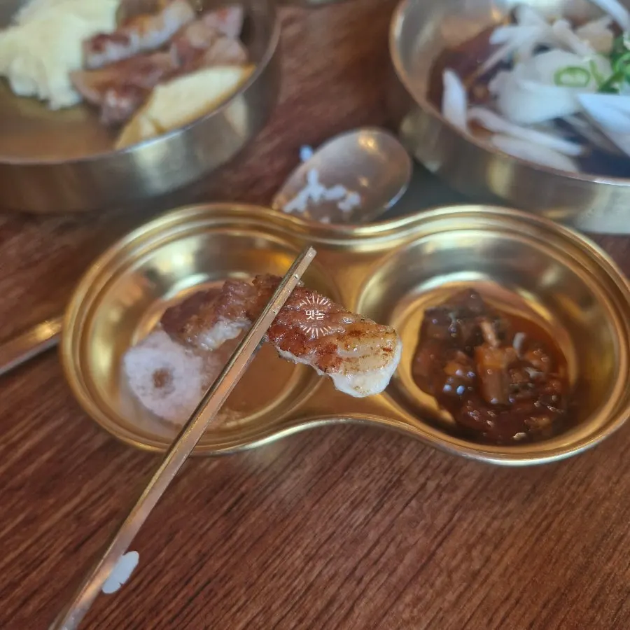 먹기 좋게 옮겨 담아준 구운 생갈비