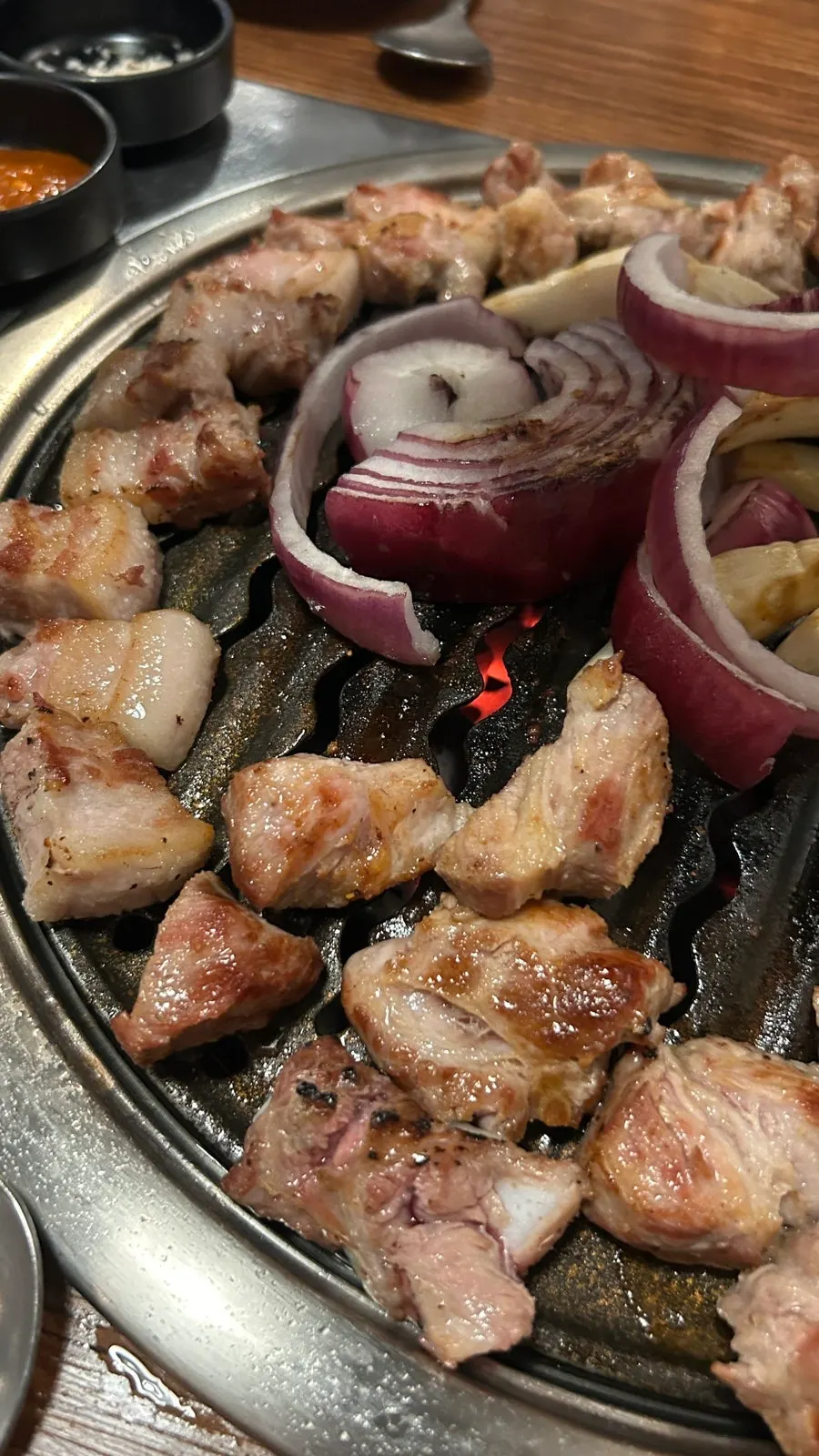 しっとりした断面が見える韓豚の焼き物