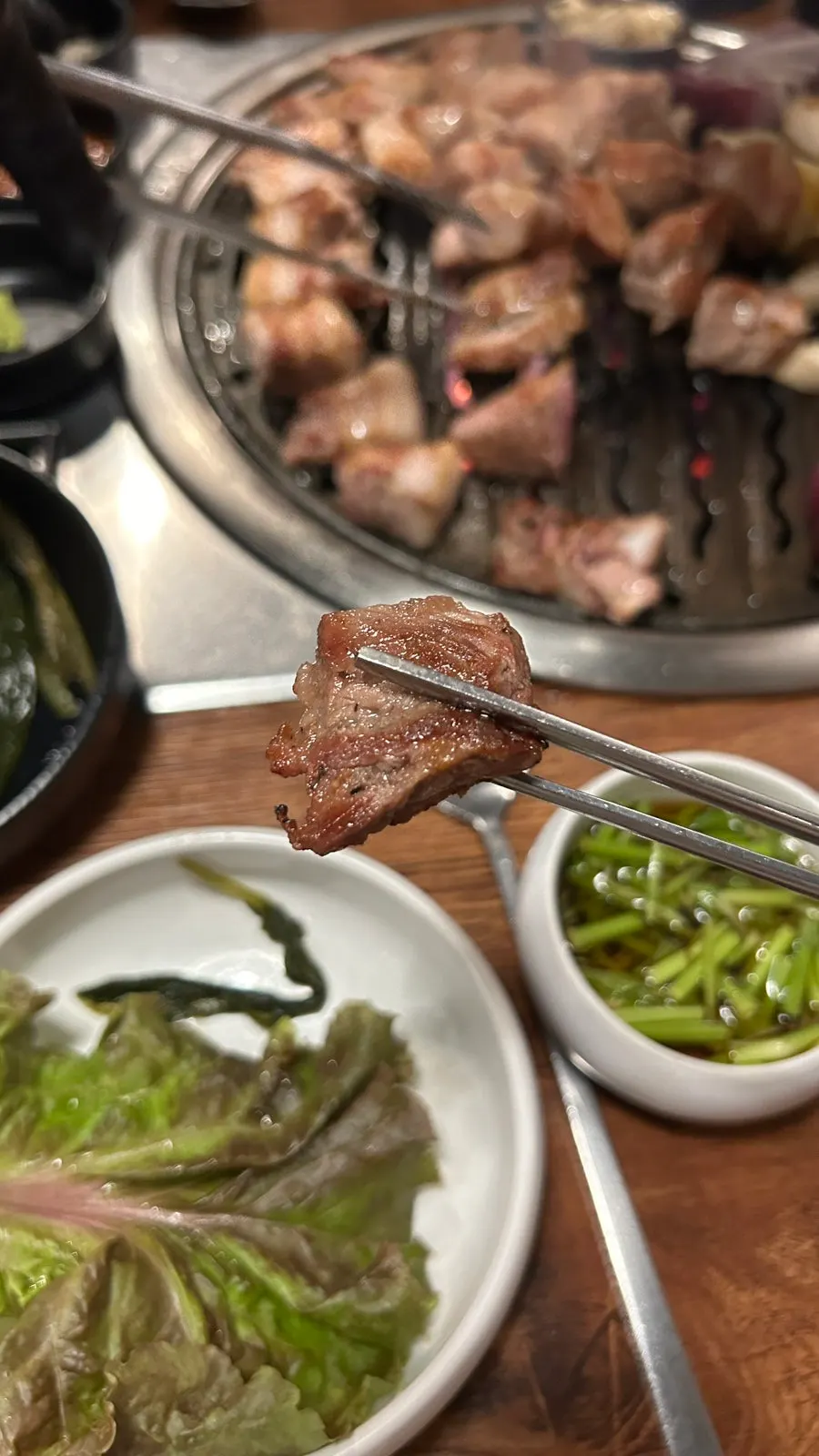 チョンハと一緒の肉と酒の食卓