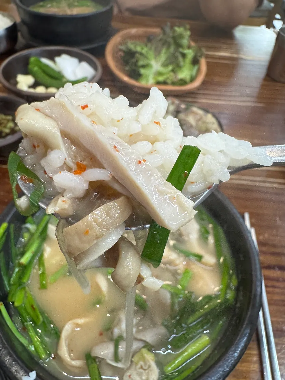 국밥집 반찬과 그릇