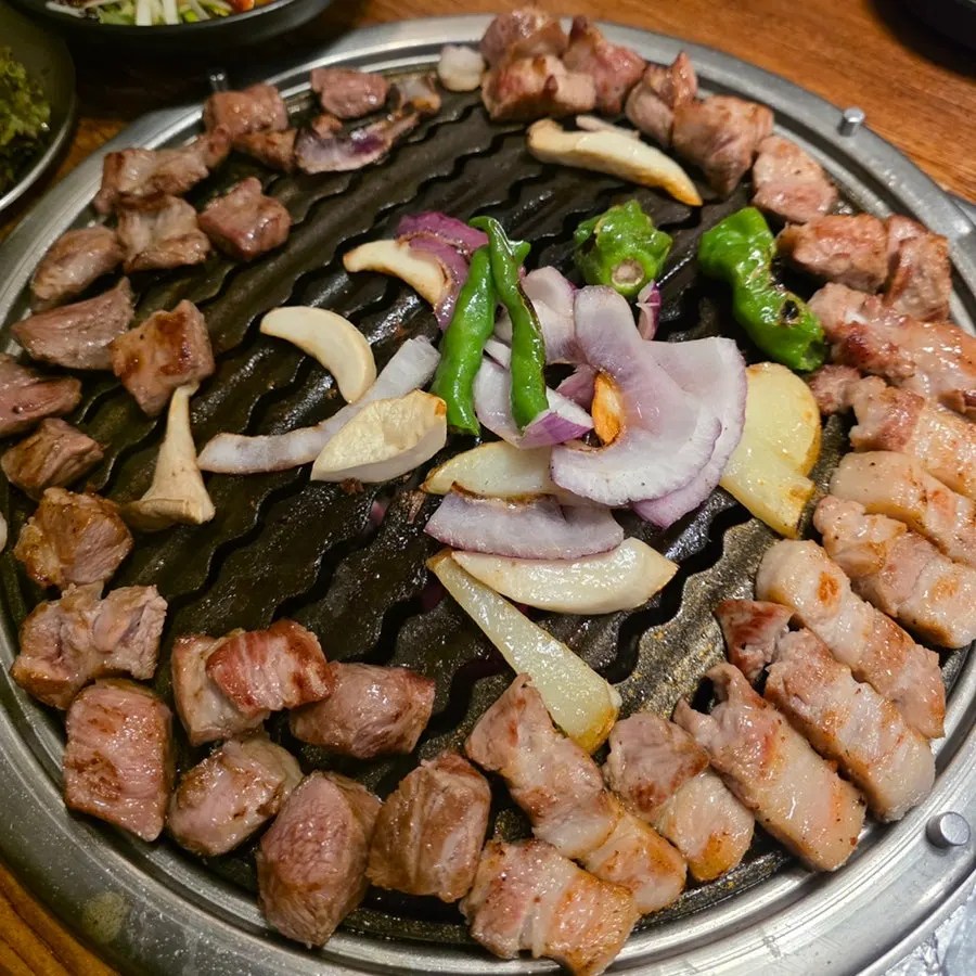 淑大入口站烤肉店穆特克淑大本店的肉盘