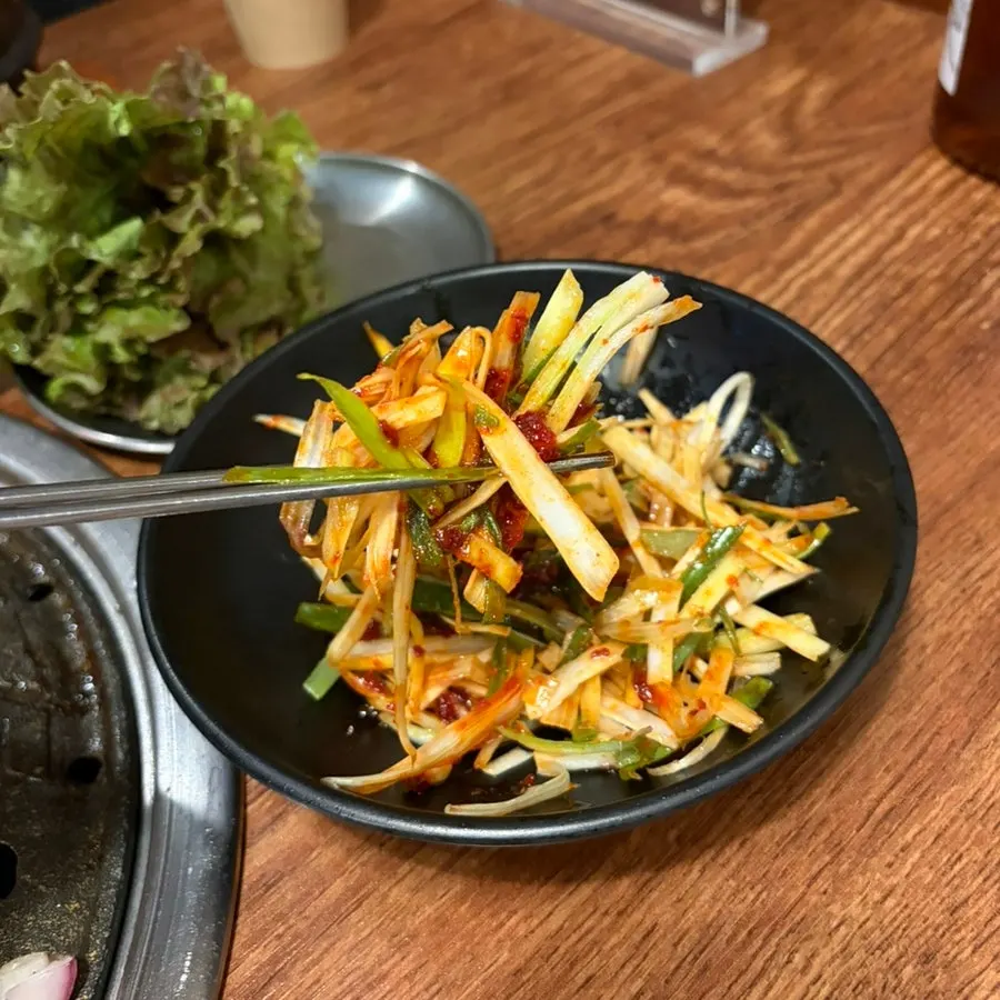 能看到肉汁的五花肉切面