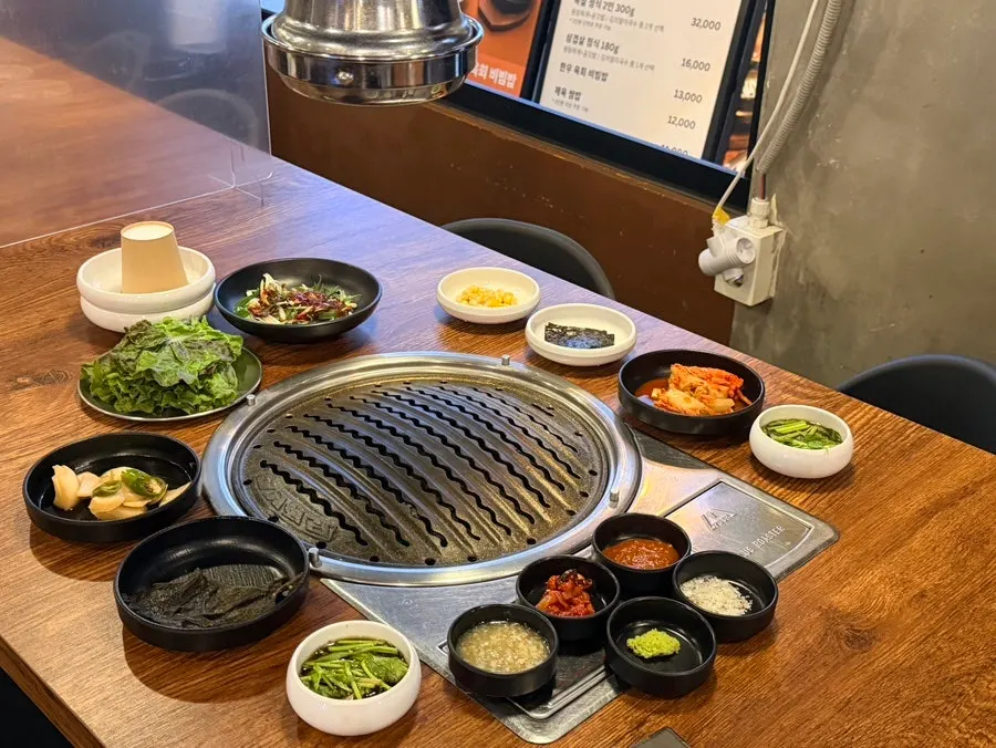 Side dishes served alongside the meat