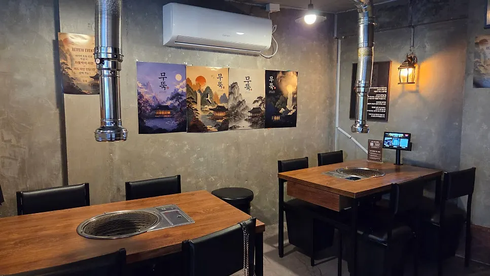 Dining hall with square and round tables