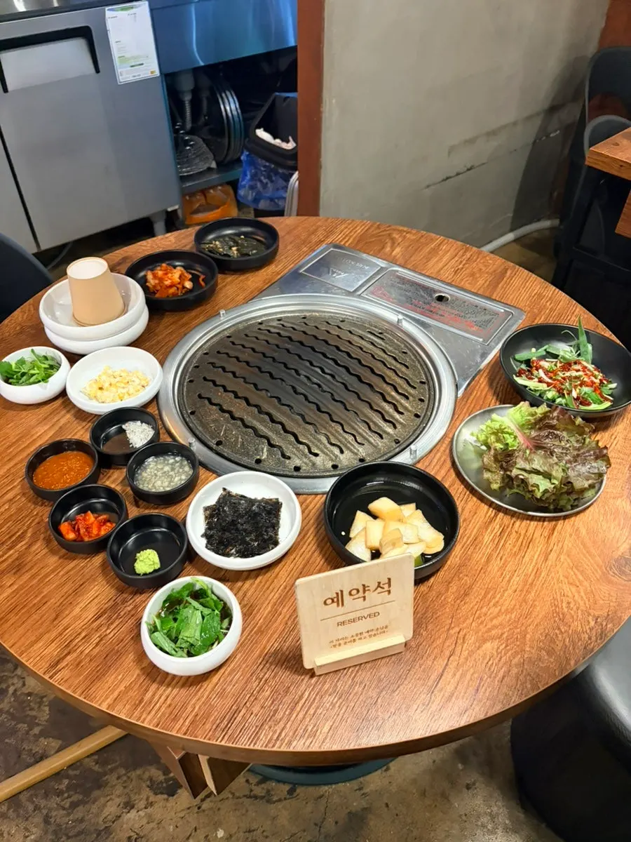 Table and grill setup at Muttuk Sookdae Main Branch