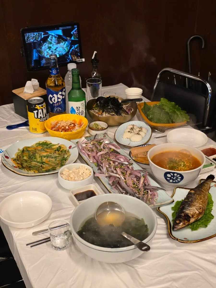 Entrance of Hwanggeum Hoe Pocha, a raw fish restaurant near Mudeung Market
