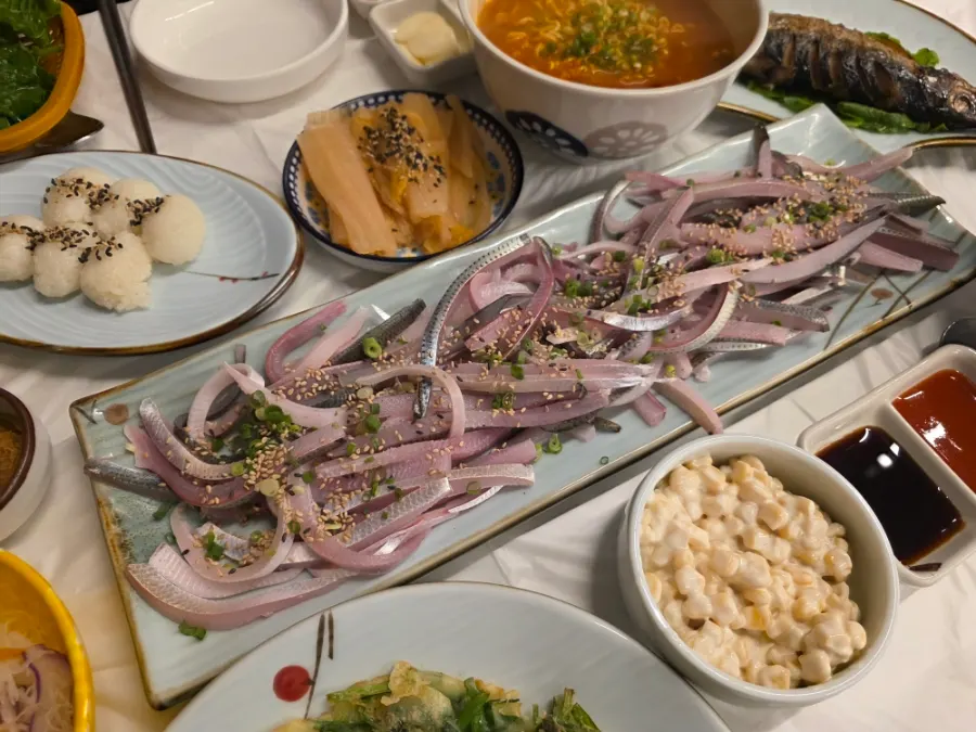 Plate of bone-free jeoneo hoe for 3
