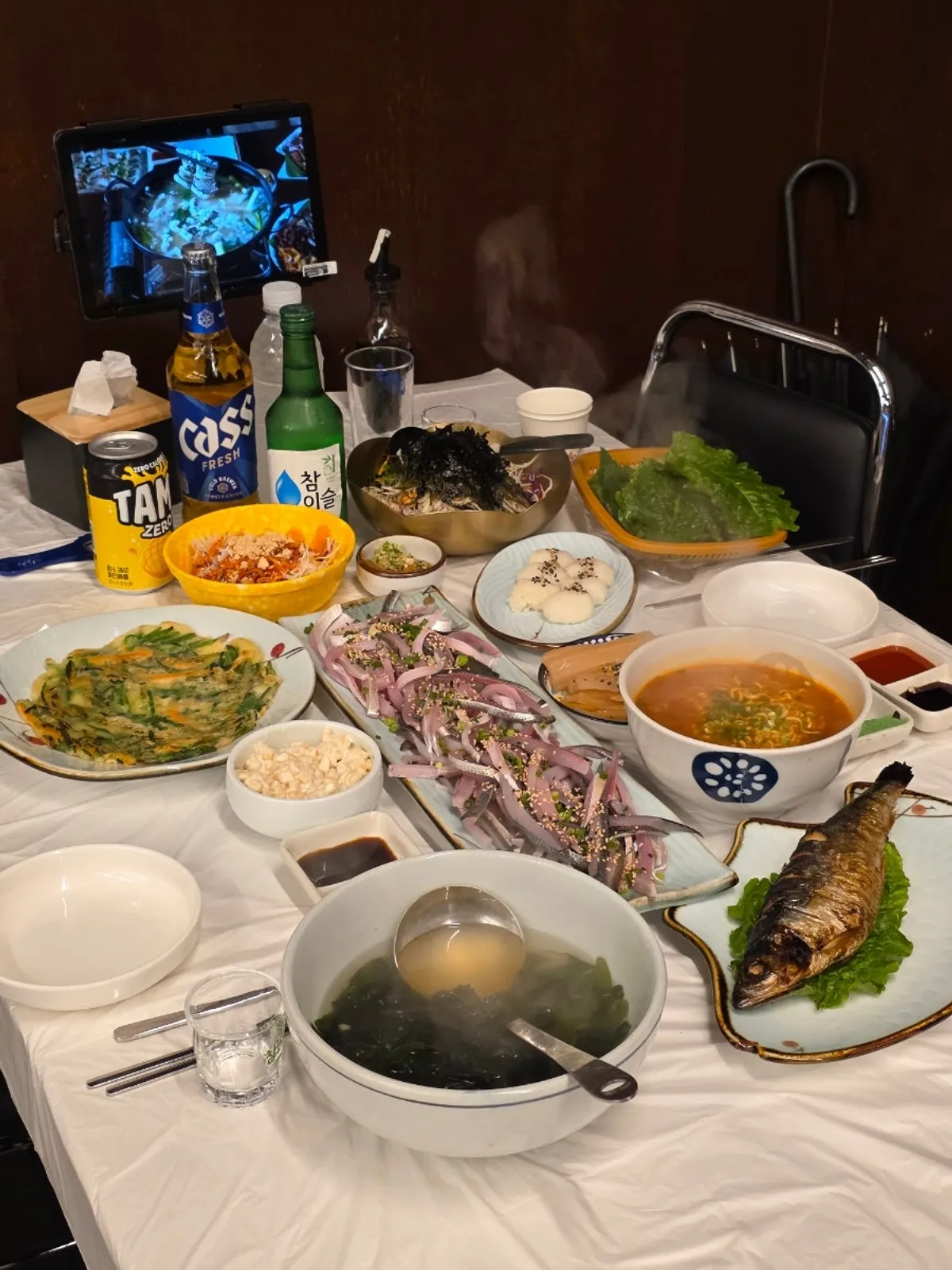 Full spread of jeoneo hoe at Hwanggeum Hoe Pocha Wolsan Branch