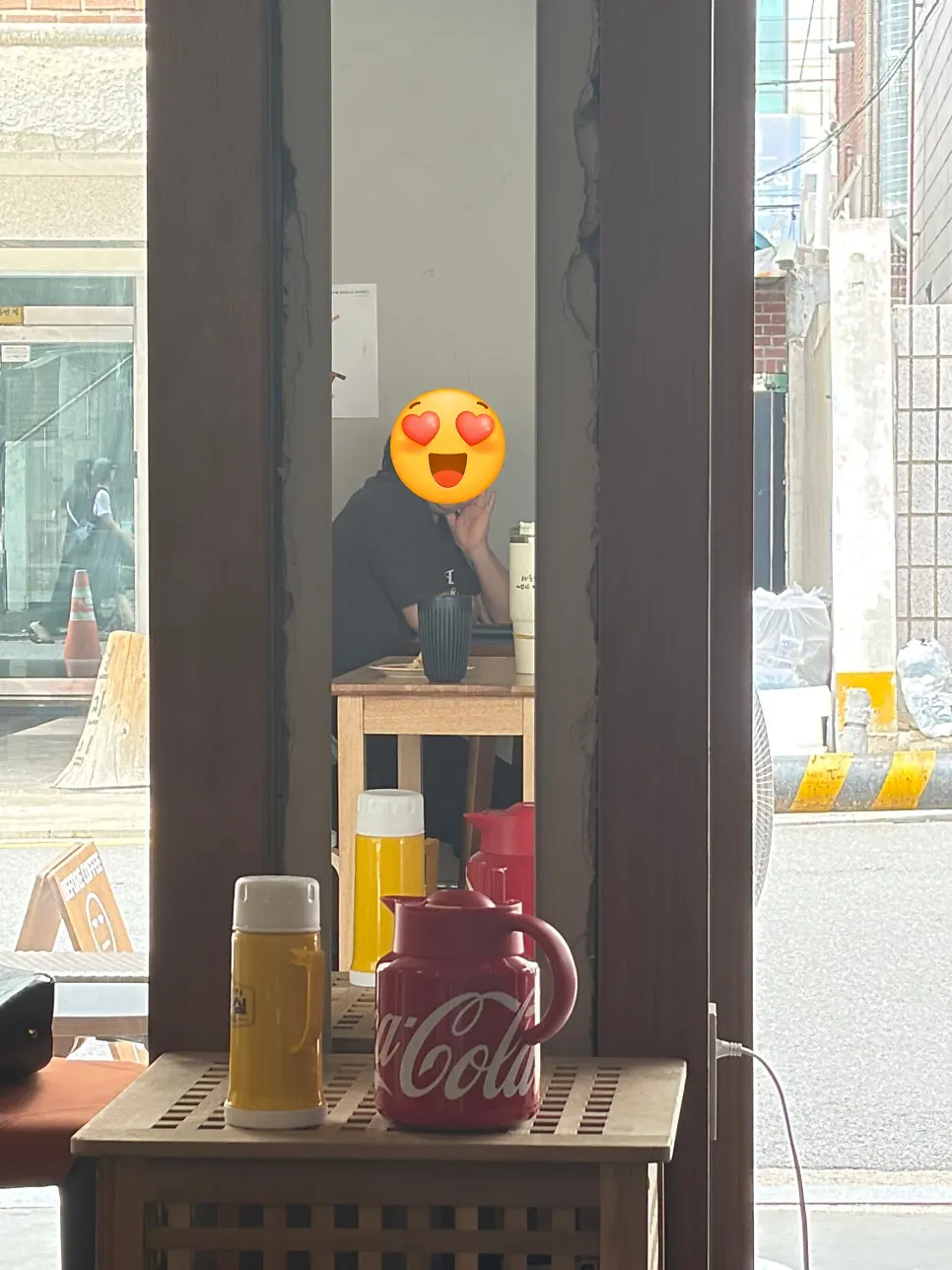 카페 바 위의 드립 도구