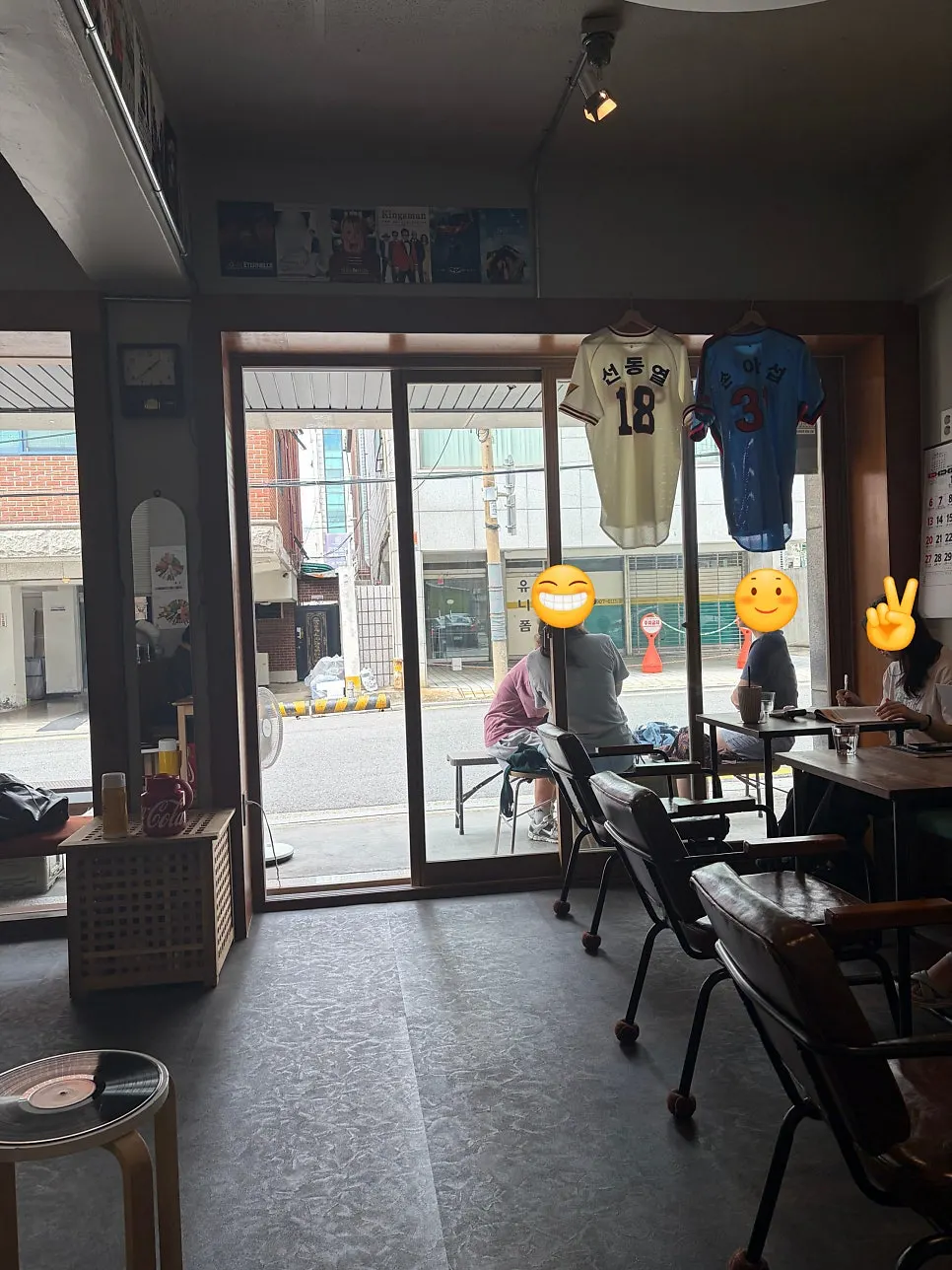 사장님이 핸드드립을 내리는 모습