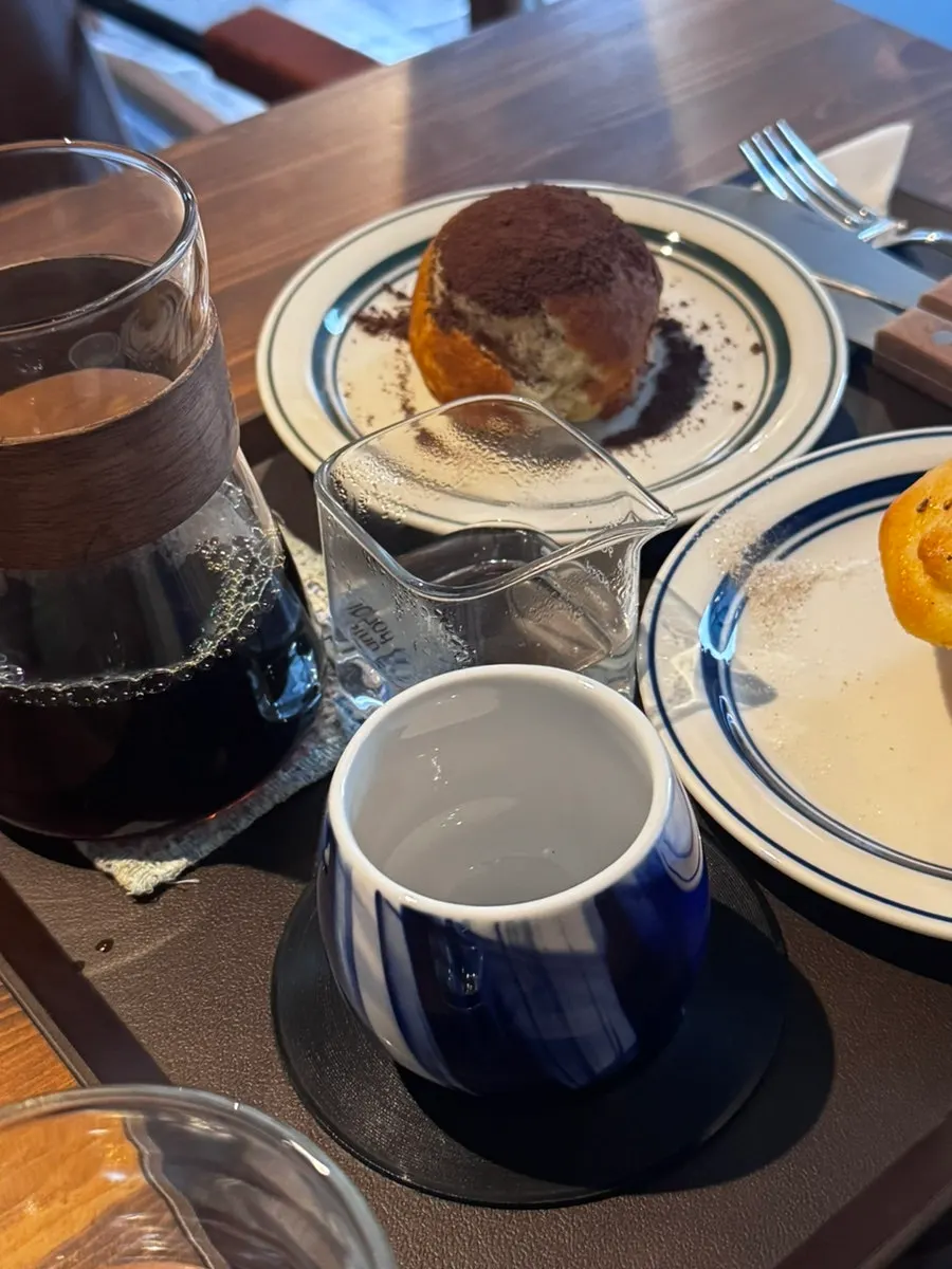 Coffee and dessert on a table at Mudeungdowon