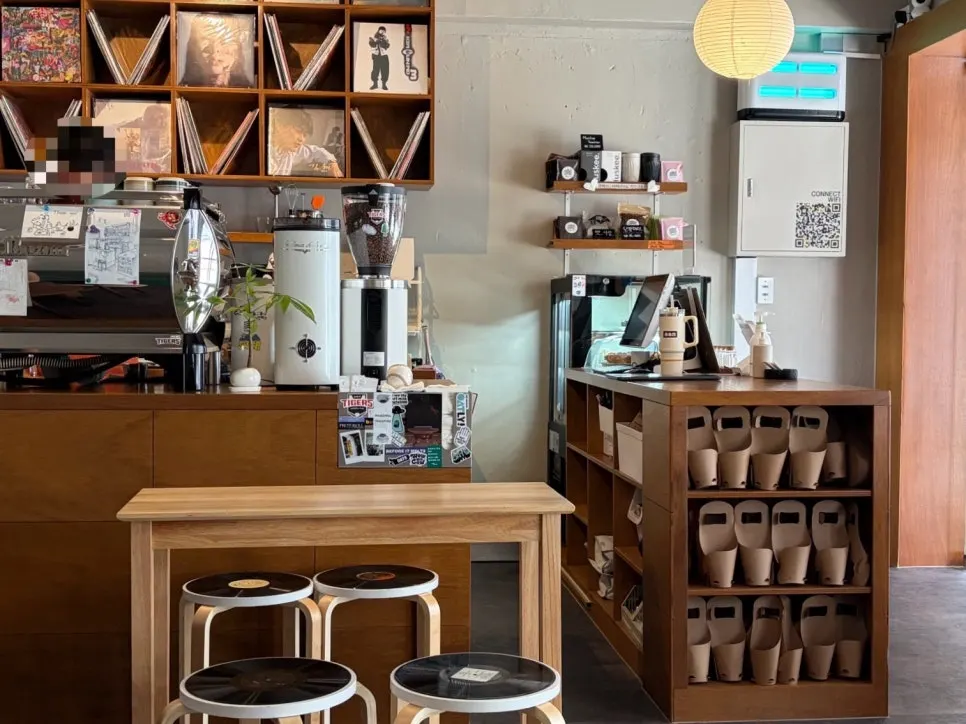Cozy interior atmosphere of Mudeungdowon, good for studying