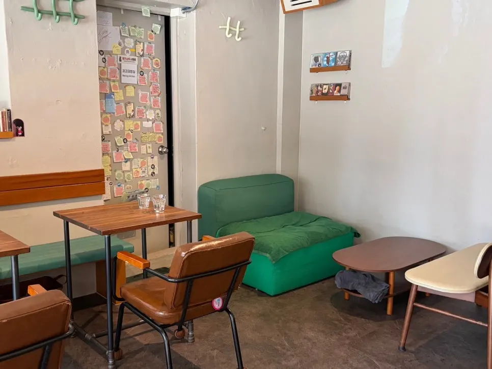 Interior of Mudeungdowon with an LP bar vibe