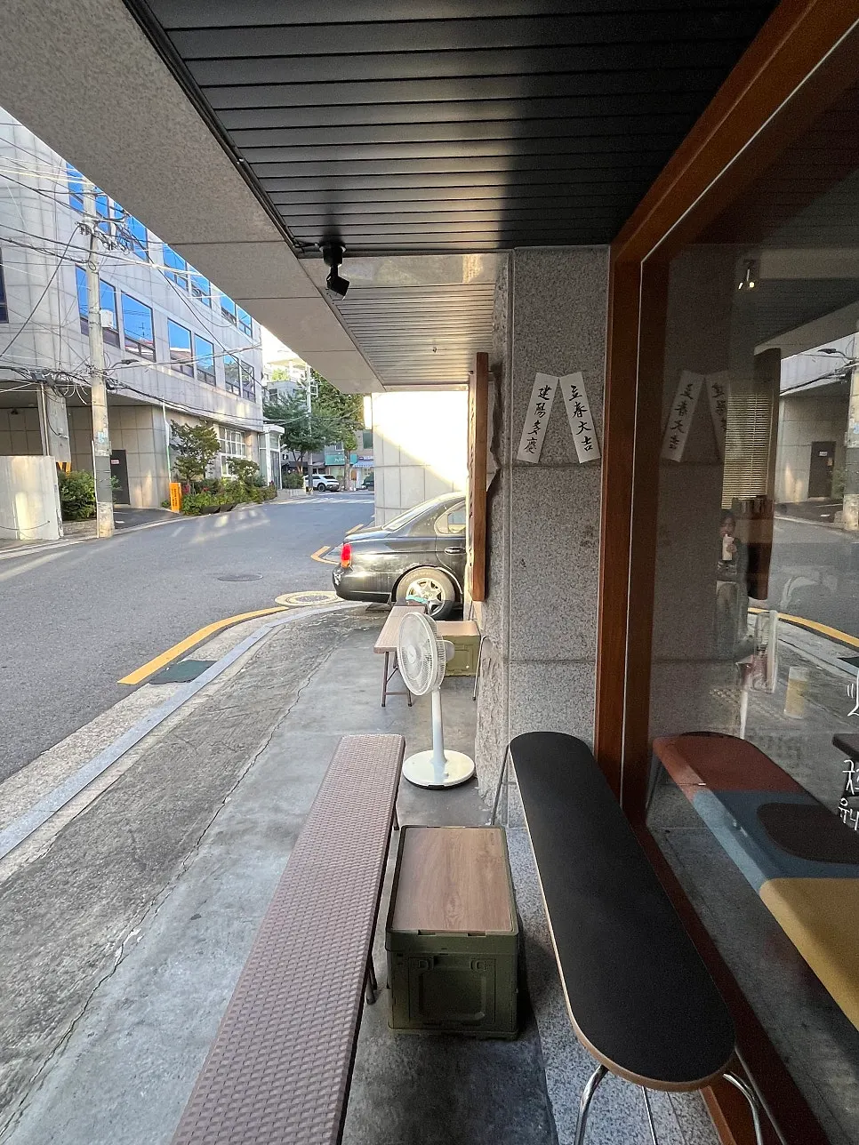 Exterior of Mudeungdowon in a Seongshin Women's Univ. alley