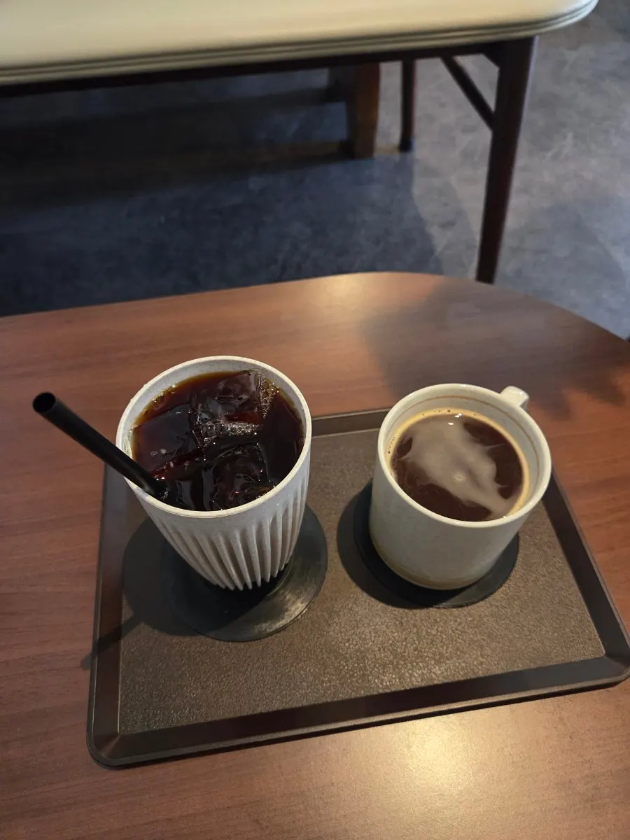 단발머리 블렌드로 내린 핸드드립 커피