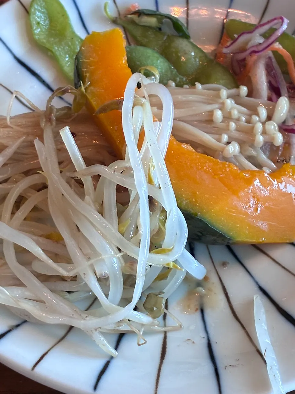 A chopstick-load of well-steamed vegetables and beef brisket