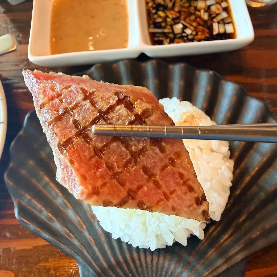 회를 올려 먹을 수 있게 나온 초밥밥