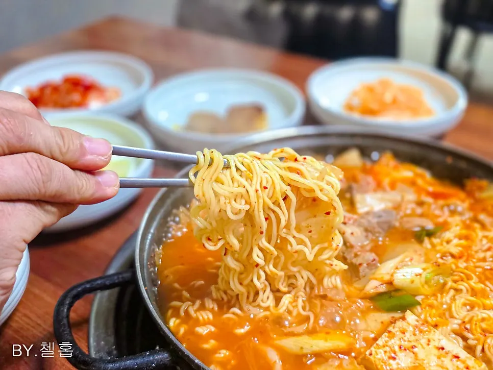 Ramyeon noodles fished out of the kimchi jjigae
