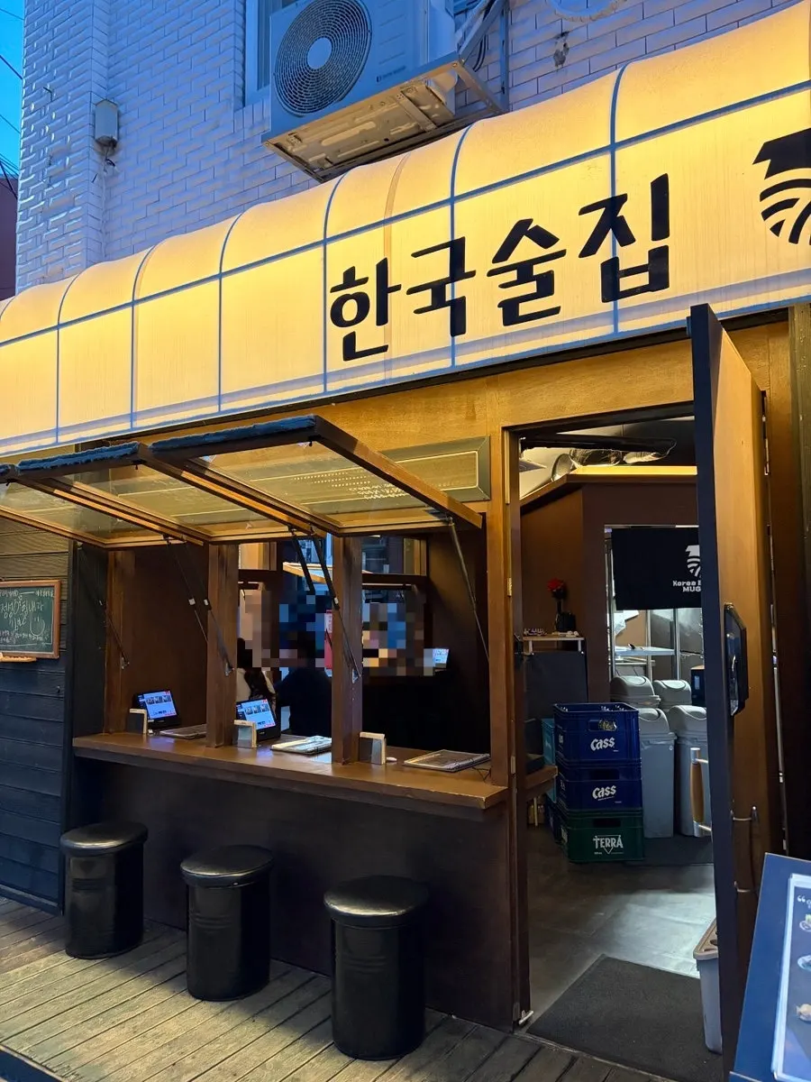 창밖 뷰가 보이는 무근지 내부