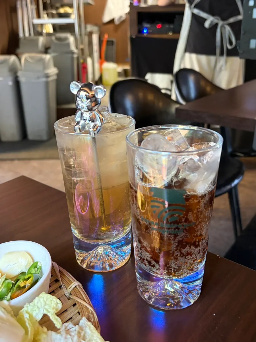 봄 매실 하이볼과 제로 콜라 두 잔