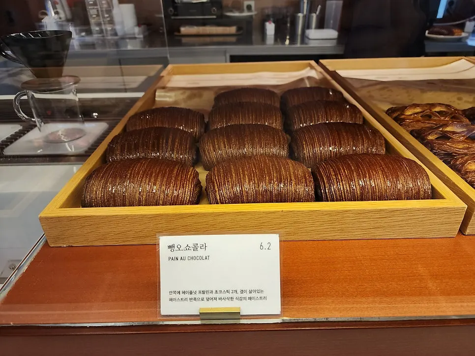 카페 디저트 진열