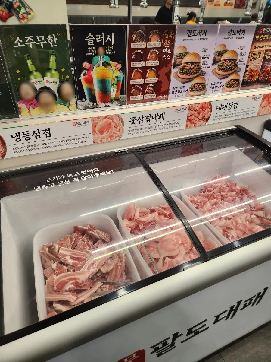 肉6種構成が書かれたメニュー案内