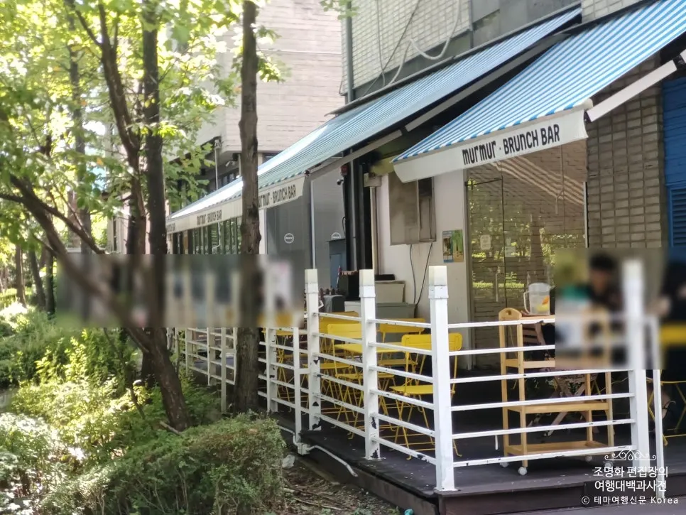 멀멀 판교 건물 1층 입구 주변